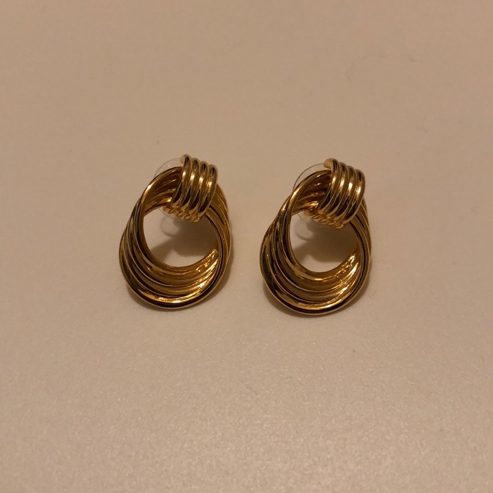 Vintage gold tone earrings